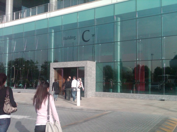 ด้านหน้าวิทยาลัยการบิน ด้านหน้าวิทยาลัยการบิน