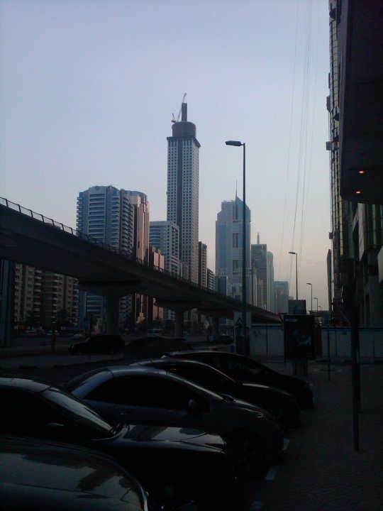 มุมมองถนน Shk Zayed วันออกตระเวนชมเมือง มุมมองถนน Shk Zayed วันออกตระเวนชมเมือง