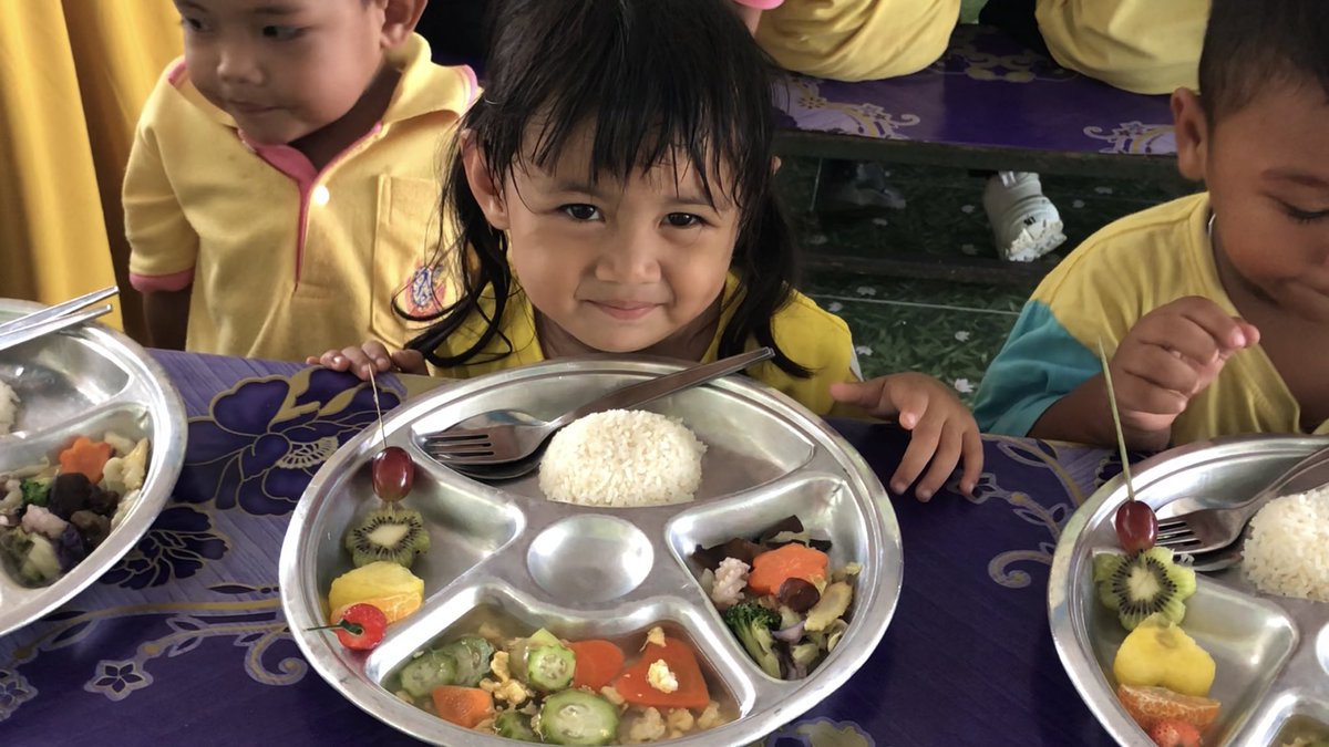 school lunch 01