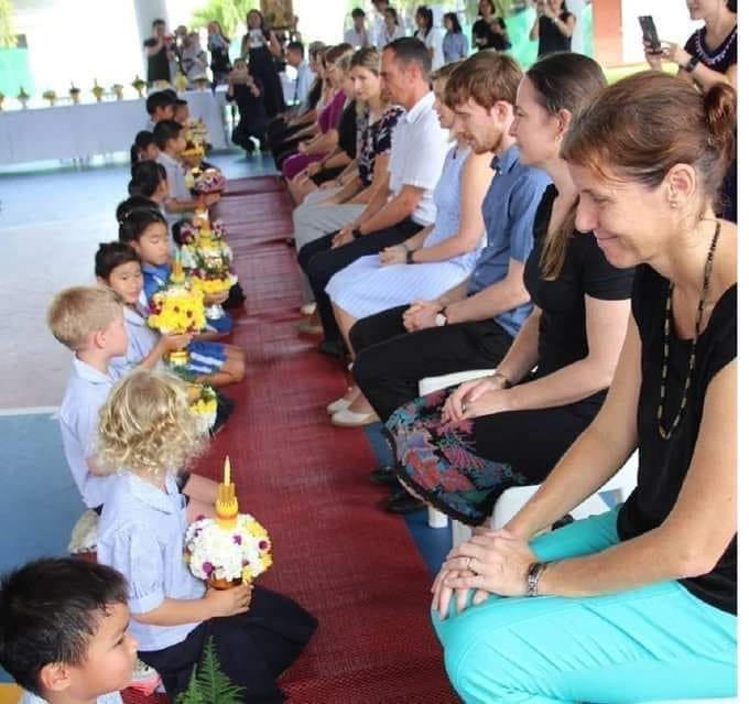 kru farang wai kru
