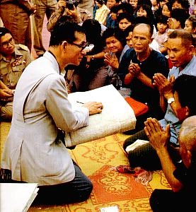 king rama 9 2